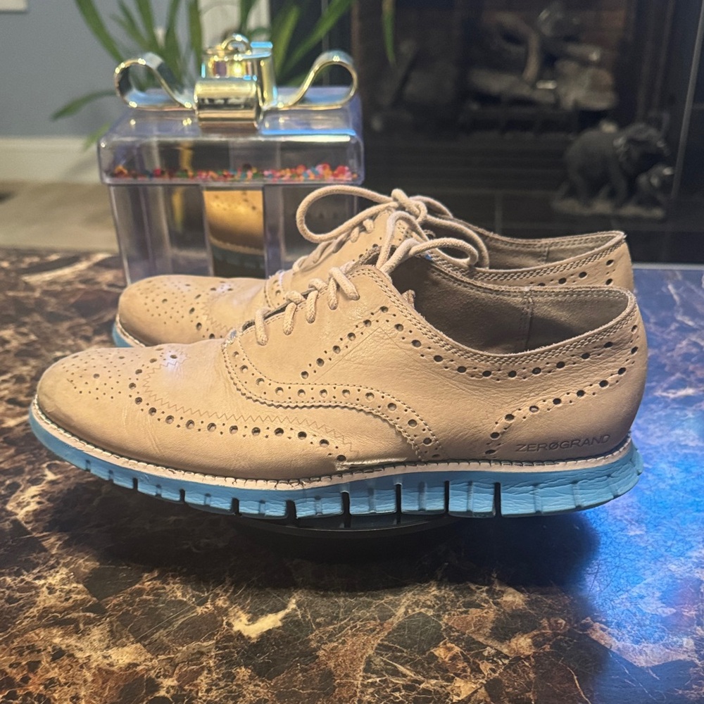 Cole Haan Men's Light Gray Wingtip Oxfords with Vibrant Blue Sole - Size 7.5M